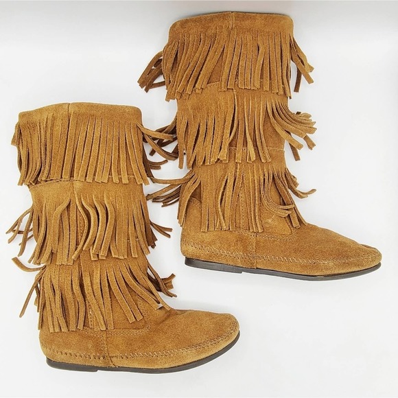 Minnetonka 3 Layer Fringe Boot Brown Suede - Picture 4 of 12